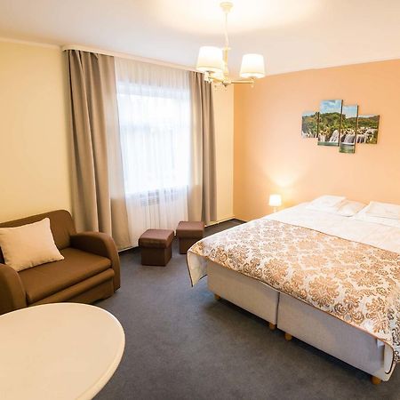 Ankur Hotell Mustvee Bagian luar foto