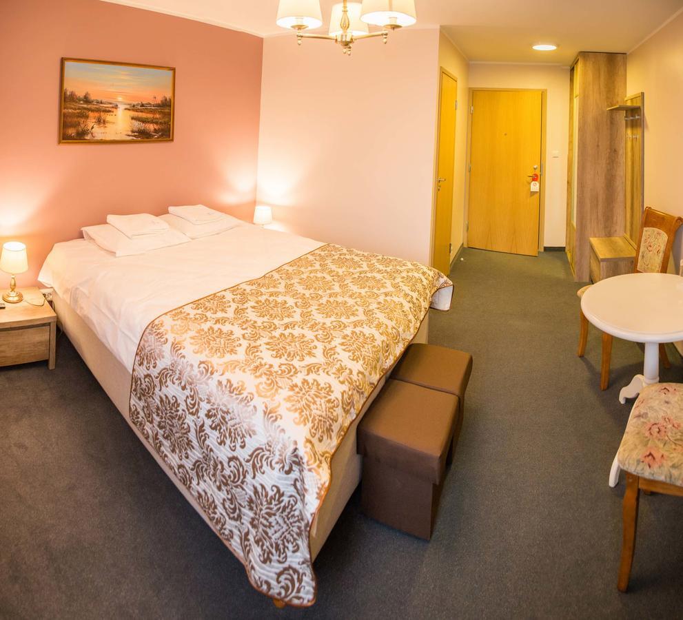 Ankur Hotell Mustvee Bagian luar foto
