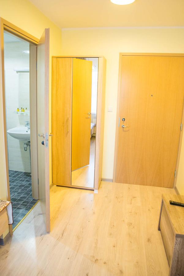 Ankur Hotell Mustvee Bagian luar foto