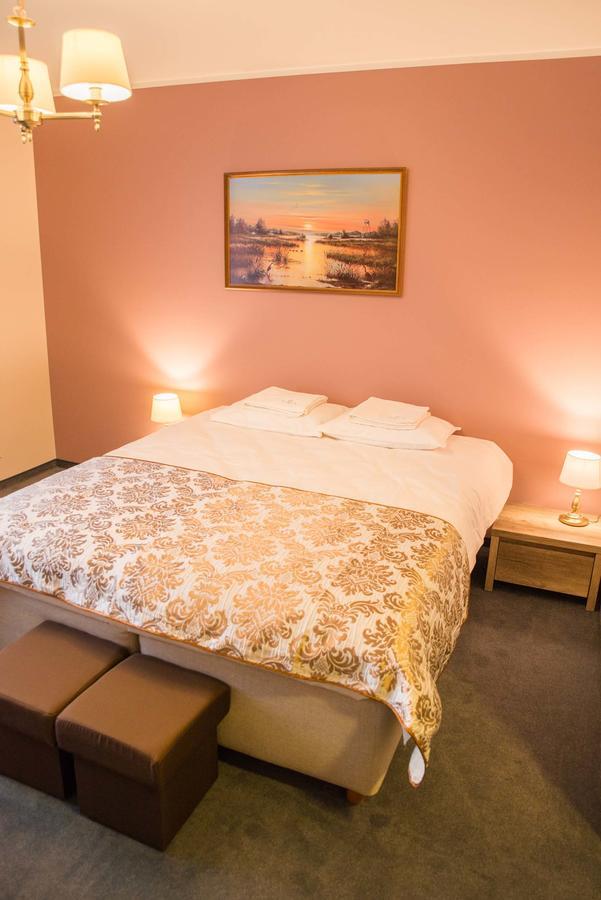 Ankur Hotell Mustvee Bagian luar foto