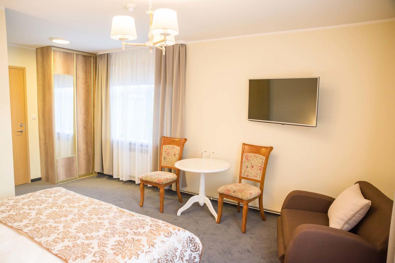 Ankur Hotell Mustvee Bagian luar foto