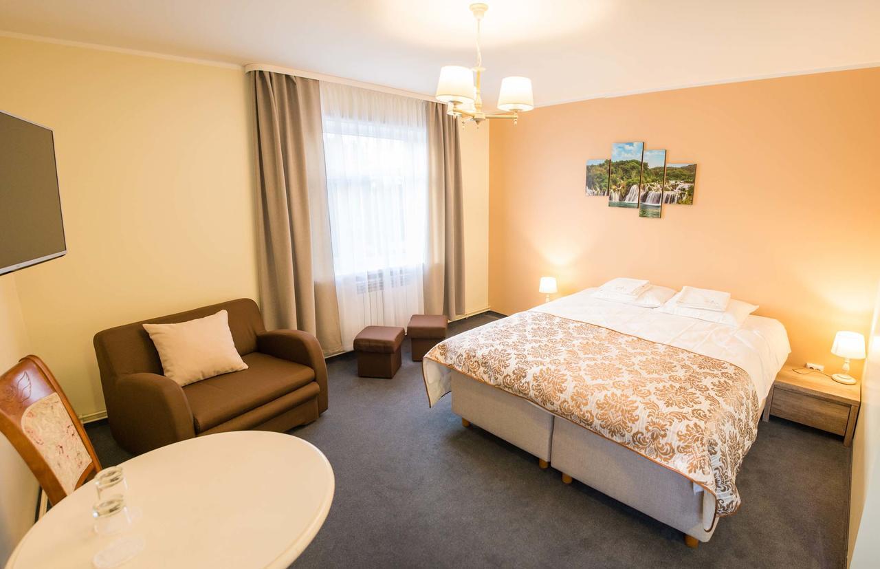 Ankur Hotell Mustvee Bagian luar foto