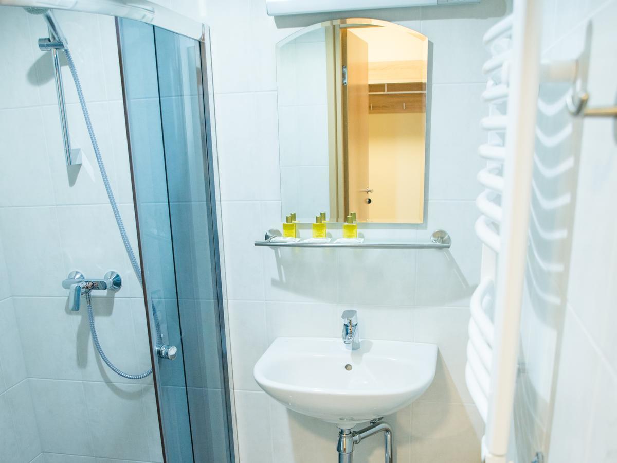 Ankur Hotell Mustvee Bagian luar foto