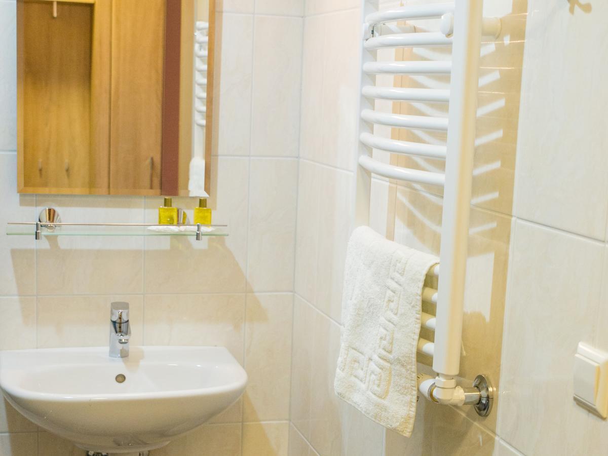 Ankur Hotell Mustvee Bagian luar foto