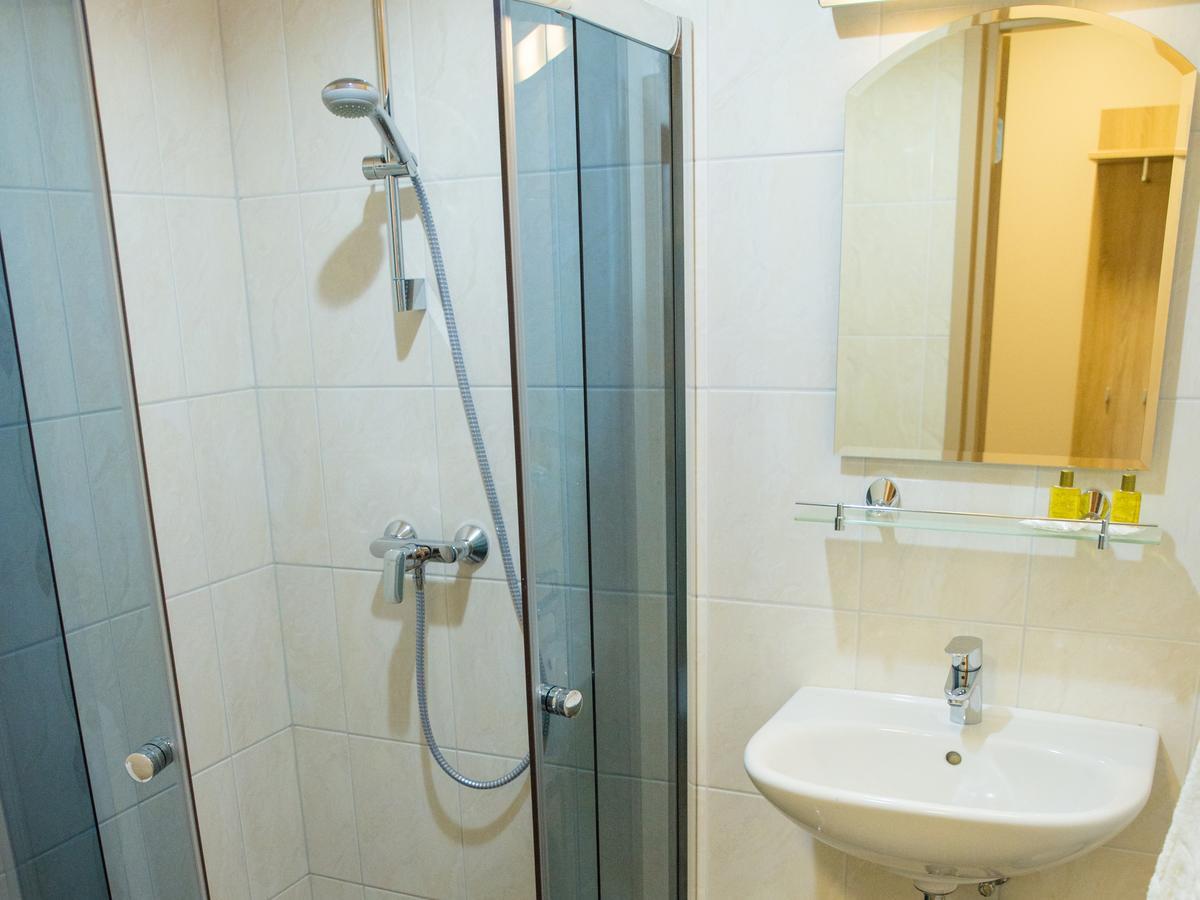Ankur Hotell Mustvee Bagian luar foto